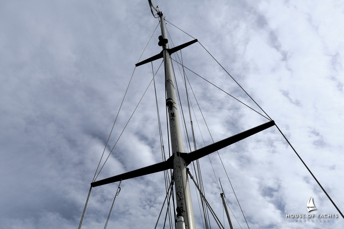 Hallberg-Rassy 42E