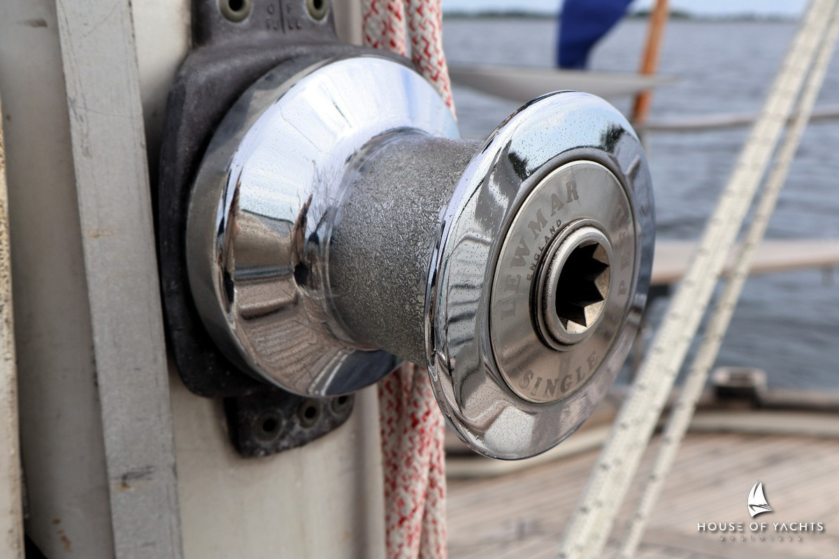 Hallberg-Rassy 42E
