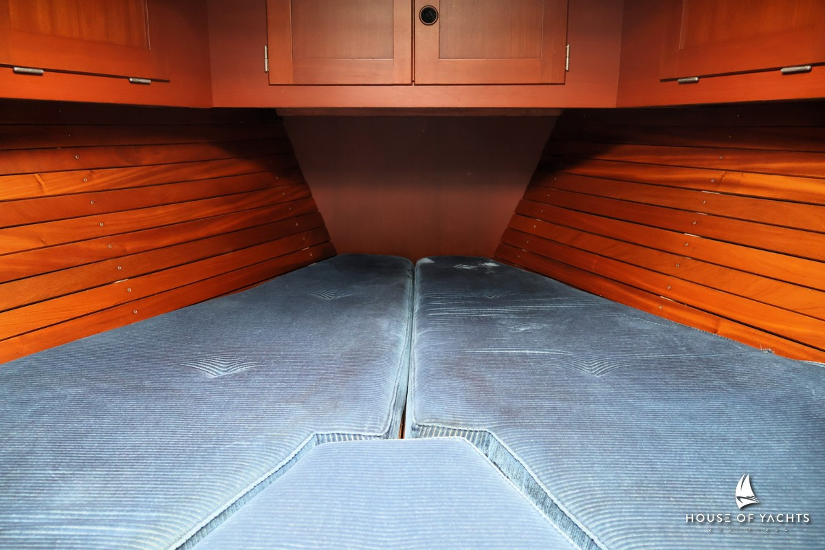 Hallberg-Rassy 42E