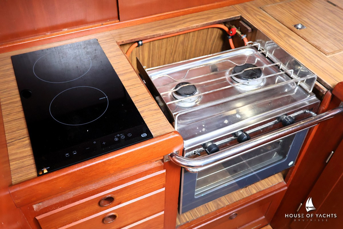 Hallberg-Rassy 42E
