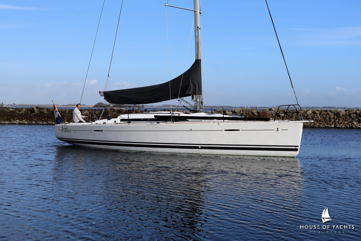Beneteau First 40